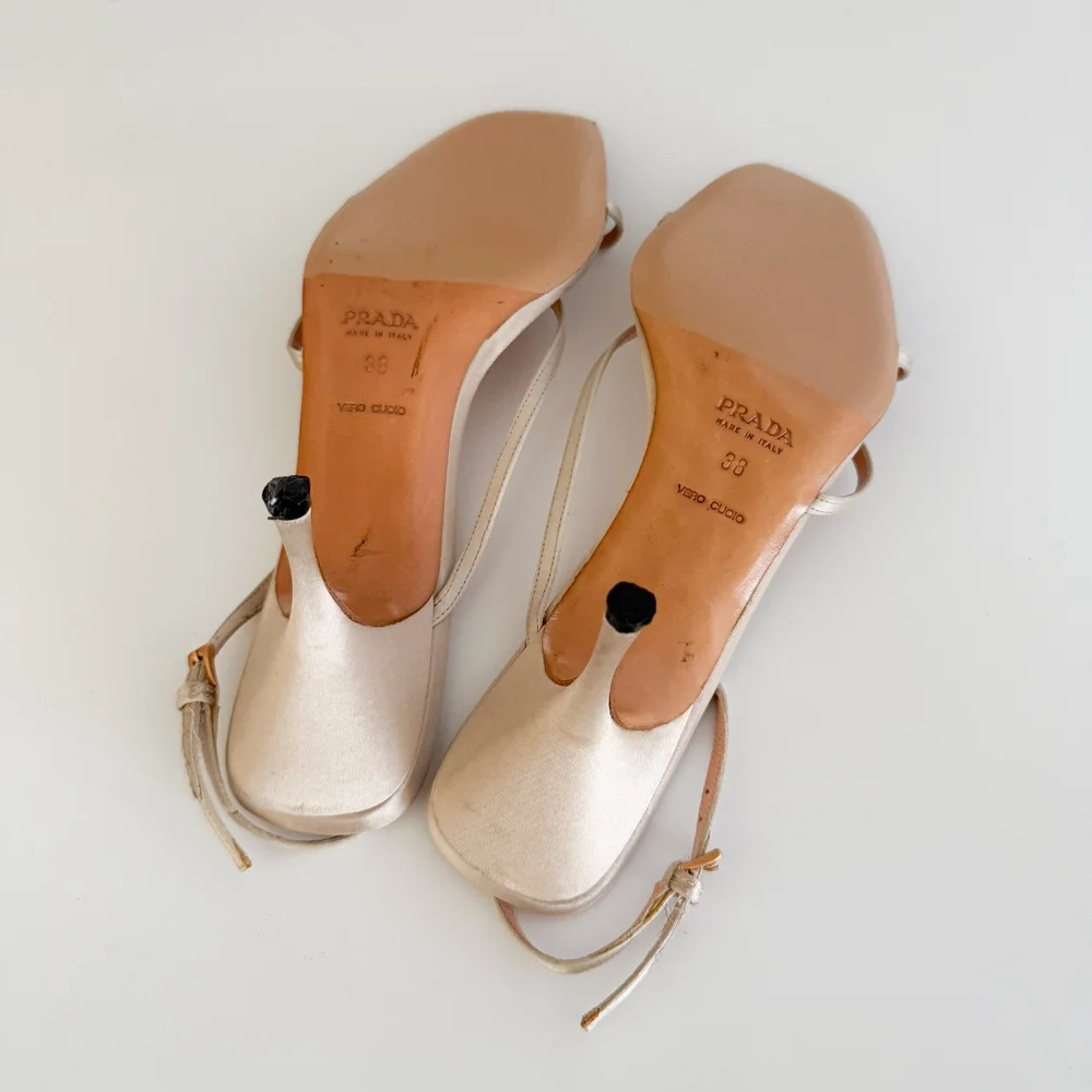 あり　マーブル38 Prada Vintage Metallic Satin & Soft Pink Flower Sandal Heels